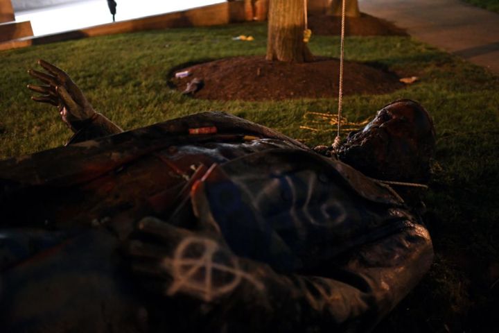 US-POLITICS-RACISM-STATUE-UNREST