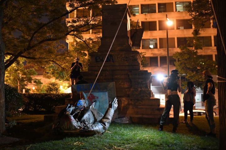 TOPSHOT-US-POLITICS-RACISM-STATUE-UNREST