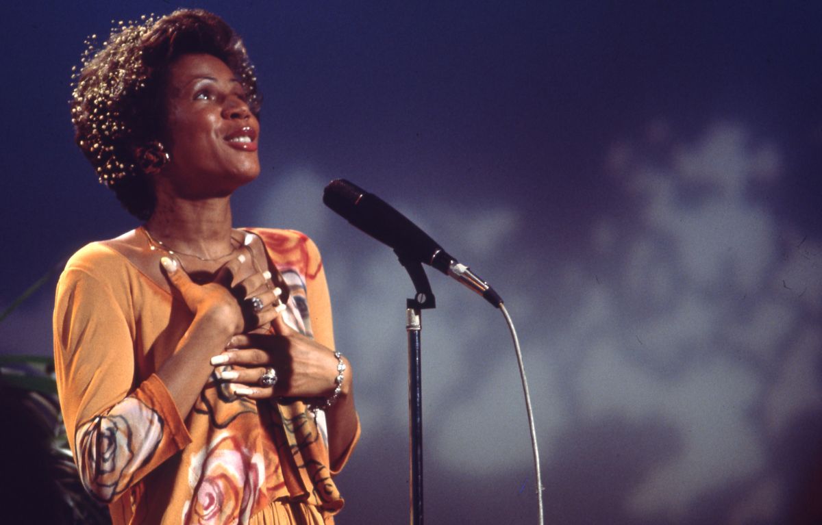 Minnie Riperton performs on Soul Train.